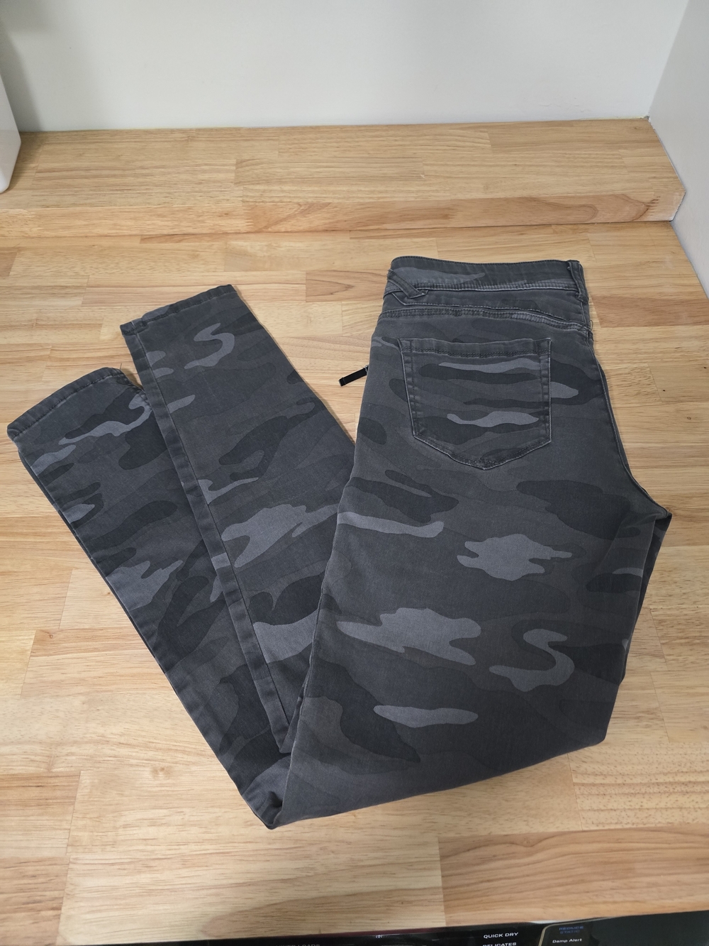 Democracy Women's Camo Skinny Jeggings - Gray & Charcoal - Size 6 - Like New!